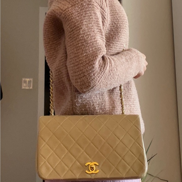 Chanel vintage beige single full flap 24k gold plated hardware with turn lock - Picture 13 of 13